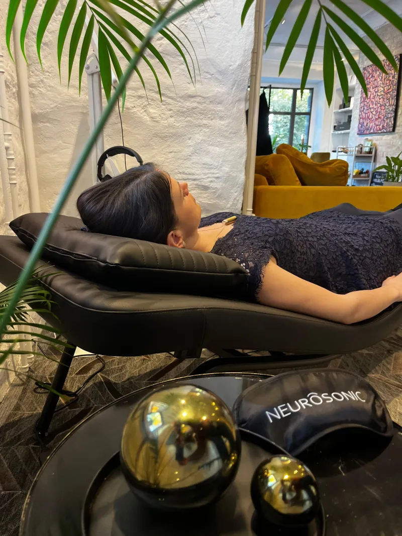 Neurosonic recovery chair at Hololife
